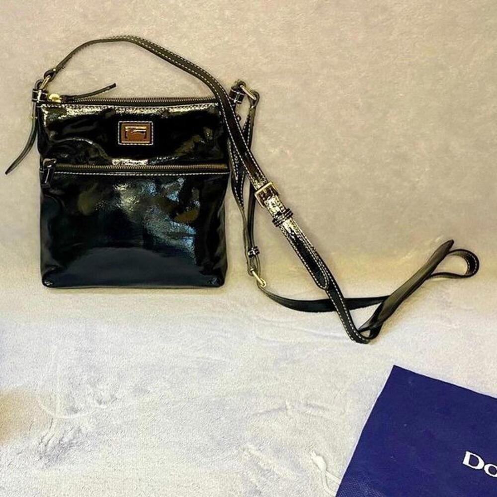 Dooney & Bourke black patent leather Dillen letter carrier crossbody zip bag